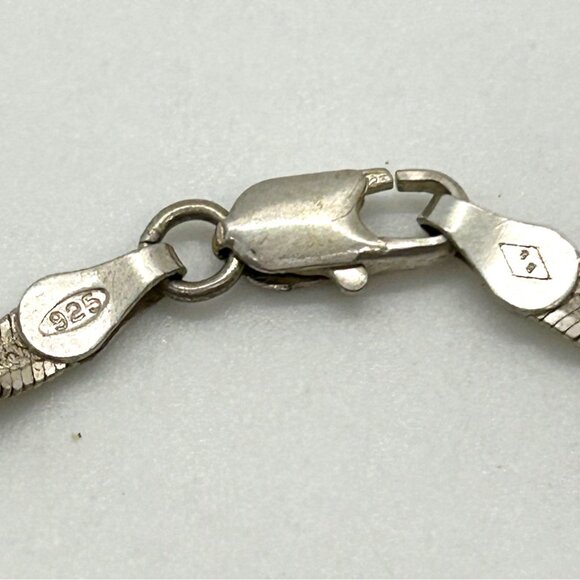 Sterling Silver Bracelet Delicate Twisted Chain 925 Lobster Lightweight 7 Inches - Picture 7 of 9